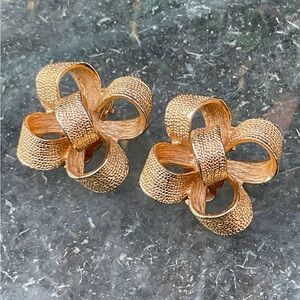 VTG Donald Stannard Gold Tone Bow Clip-On Earrings Signed